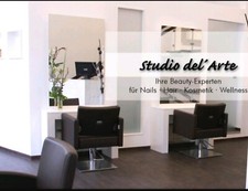 2 Friseurbedienungsplätze in Lackweiß + 2 Friseursessel in Leder braun