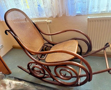 Antiker Buckholz Schaukelstuhl mit Fußhalter; ca. 100 Jahre alt, gebraucht