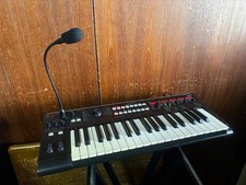 Korg R3 SYNTHESIZER/VOCODER