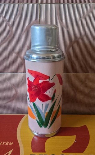 Chinesische thermoskanne mit - chinesische,