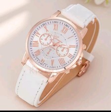 Damen Armbanduhr Quarzuhr mit Römischen Ziffern Farbe Weiß Silber