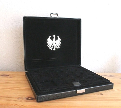 Sammelbox für die offiziellen