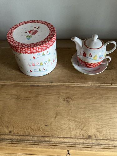 Teekanne mit tasse - teekanne,