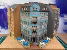 Spur N - 3 teil. Häuserzeile - Basis Auhagen- aufwändig gestaltet