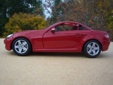 Maisto Mercedes SLK R 171 rot 1:18