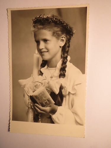 Schönes mädchen mit kerze - schönes,