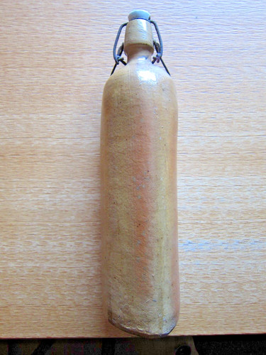 Alte dreikantige flasche aus - dreikantige,