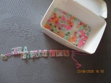 Neon Buchstaben und Buchstabenperlen sowie bunte Perlen