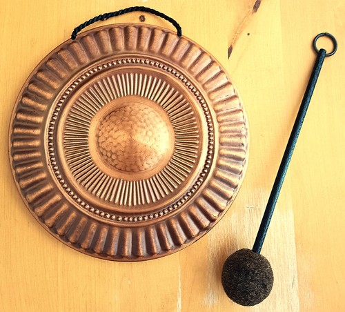 Harmonischer hand gong - gong, aus