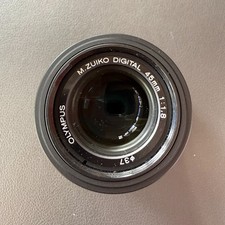 Olympus M.Zuiko Digital ED 45mm f/1.8 Festbrennweite Objektiv - Schwarz...