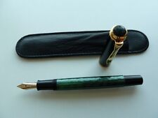 Pelikan M400 Füllfederhalter 14K M-Feder grünes Emblem