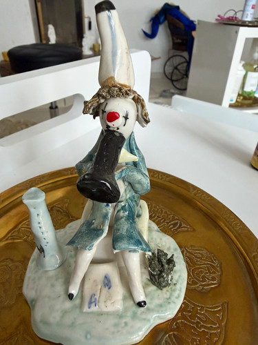 Keramikfigur clown sitzend - clown, mit