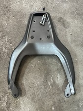 Piaggio TPH Kofferhalterung inkl. Schrauben & Abdeckung – sehr guter Zustand