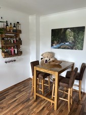 Verkaufe Meine Essecke, Hochtisch Mit 4 Stühle/Hocker Flaschen Regal Und Bild