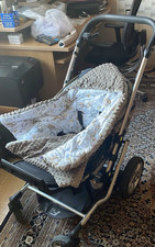 Kinderwagen und Tragetasche 