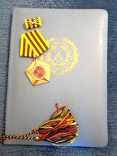 KO für Verdienste um Volk und Vaterland/Bronze komplett an NVA Major  04.11.1983