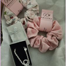 Geschenk Set für Damen, Valentinstag, Geschenkbox, Silberarmband, Scrunchies