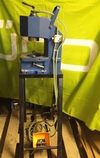 Schüco Pneumatik-Presse für Stanzwerkzeuge Bj. 1998-07 mit Fußschalter Nr. 29012