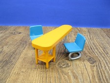 Tisch & 2 Stühle Möbel