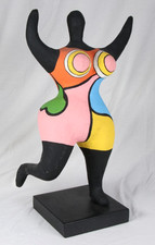 NANA Pappmaché Skulputur mit polychromer Bemalung nach Niki DE SAINT-PHALLE