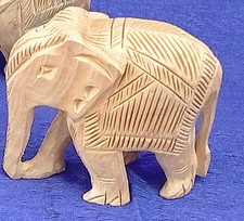 Elefant handgeschnitzt aus