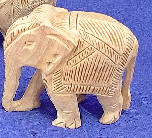 Elefant handgeschnitzt aus