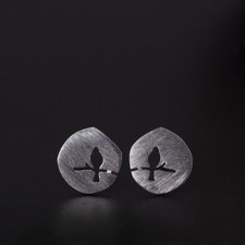 Damen Ohrstecker Vogel auf dem