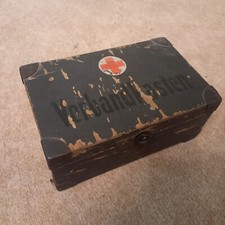Alter Verbandkasten Holz mit Metall Beschläge