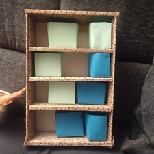 Regal selbstgebaut für Barbie-Haus