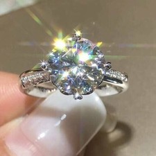 2,90 kt Rundschliff Diamant