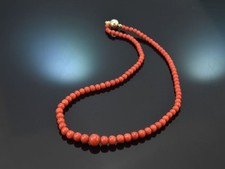 ITALIENISCHE EDEL KORALLEN KETTE MIT KUGEL SCHLIESSE AUS GELB GOLD 585 UM 1980