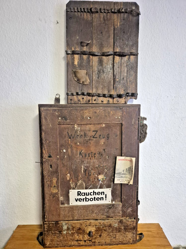 Sehr alter werkzeugschrank - sehr,