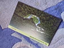 Die Geschichte hinter dem Bild : REGENWALD Landeszentrale pol. Bldg