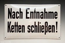 ALTES Emailschild - Nach Entnahme Ketten schließen! - um 1950...39,5 x 25 cm