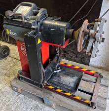 Radwuchtmaschine Wuchtmaschine LKW Landwirtschaft Corghi Teco 91 mit Lift