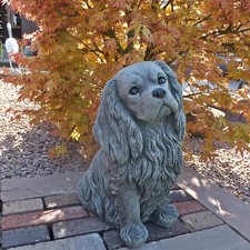 Steinfigur Cavalier King