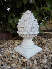 Pfeilerabdeckung, Pinienzapfen