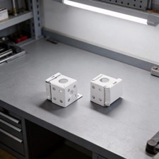 Weiße Kopfschienenhalterung