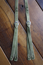 Solider grüner Hosenträger