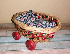 Puppenstube: alter Stubenwagen