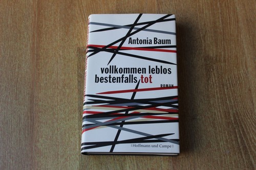 Vollkommen leblos bestenfalls - leblos,,