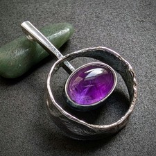 Modernismus Anhänger 800