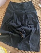 Leicht glänzende Hose mit