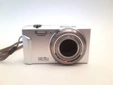 CASIO Exilim EX-ZS 100 Digital Kamera 14.1 MegaPixel Silber GETESTET