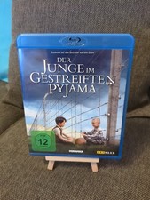 Der Junge im gestreiften