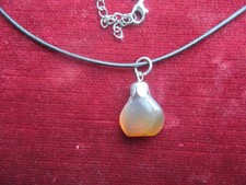 Mineralien, Edelsteine Schmuck, Anhänger, Karneol mit 50 cm Lederband