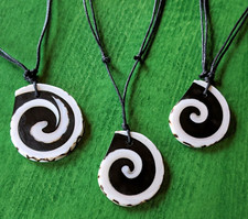 Echte Handarbeit Shiva Auge Muschel Horn Surfer Glücksbringer Anhänger + Kette