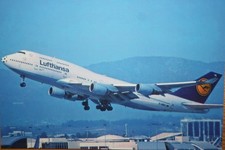 AK Airliner Postcard Flugzeug LUFTHANSA B.747