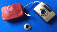 Fotoapparat Penti mit Sonnenblende  DDR Rarität / Nostalgie 1968 mit Papieren 