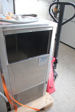 Ziegra Würfeleismaschine /